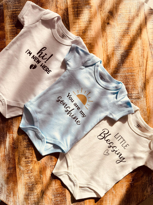 Personalized baby onesie set with custom name, perfect for newborn gifts and baby showers, baby annoucement | in the UAE.